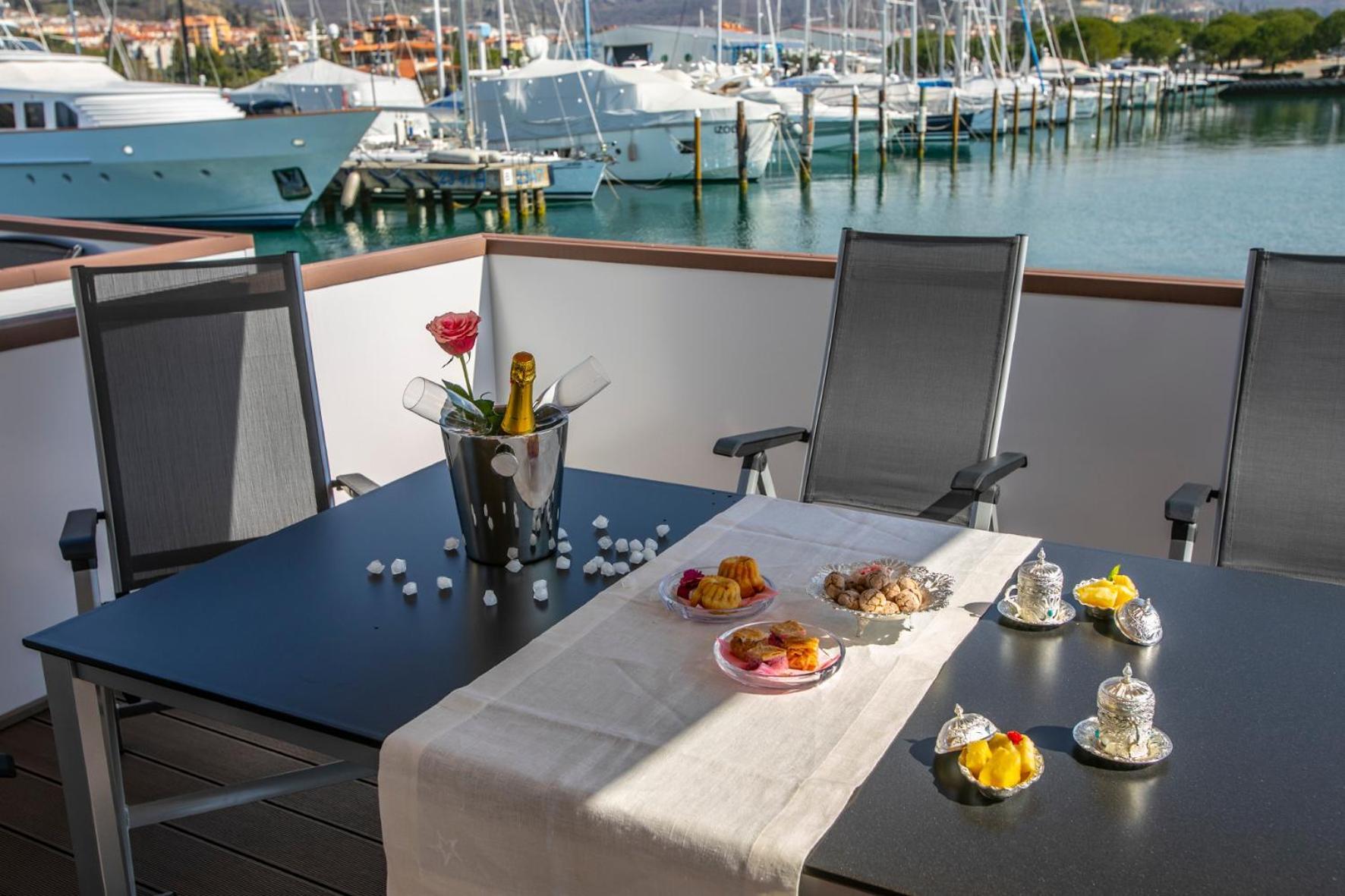 Floating Sea House Principessa Villa Portoroz Exterior photo